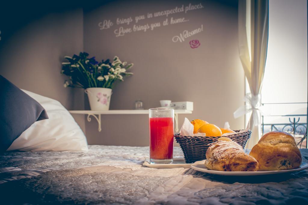 La Peonia Bed & Breakfast Napoli Oda fotoğraf